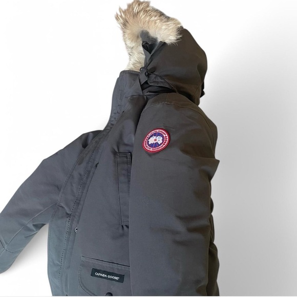 Canada Goose Gray Ski Jacket with Insulated Fit - Picture 4 of 6